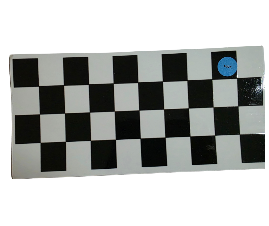 1407 BLACK & WHITE CHECKERS
