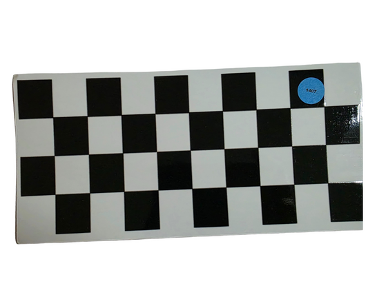 1407 BLACK & WHITE CHECKERS